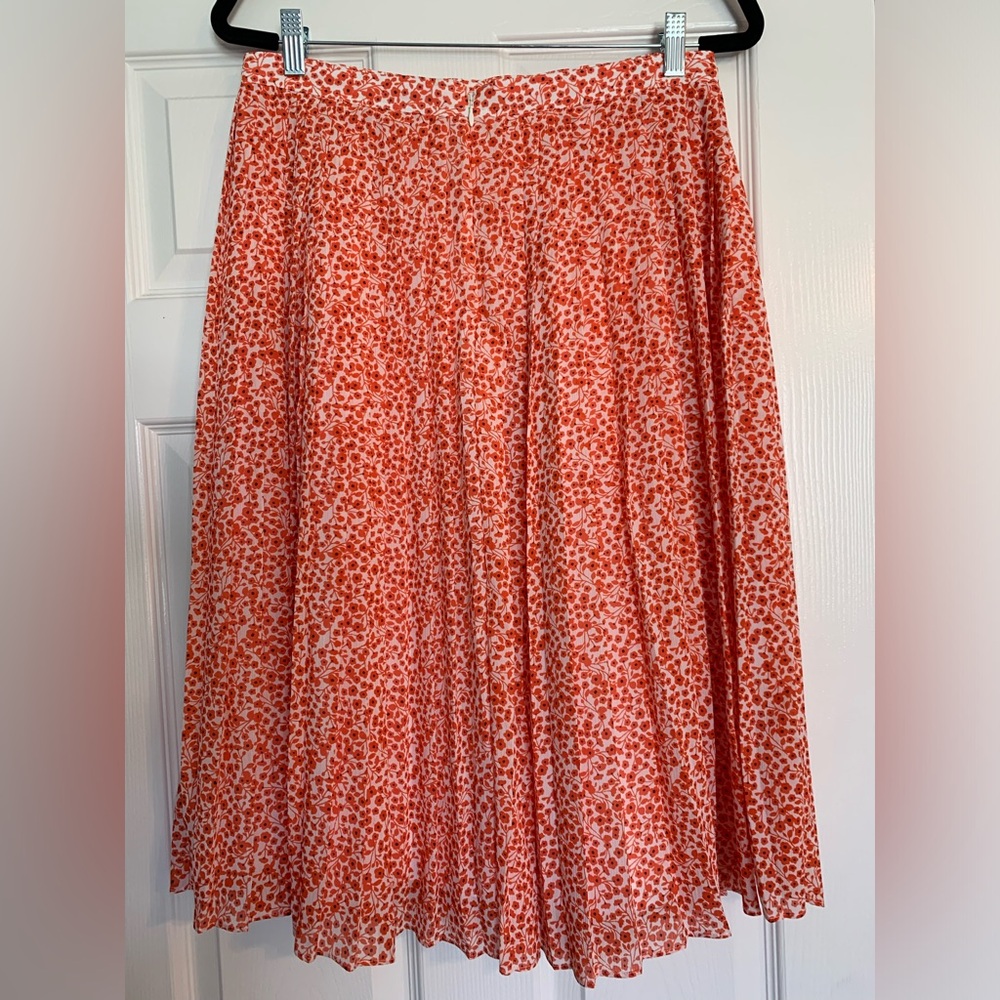 J Crew Skirt. Knee length. Size 8. Great used condition. - Picture 2 of 5